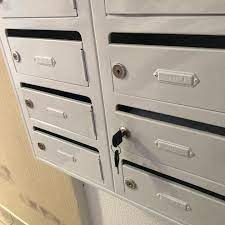 Abertura de caixa de correspondência e armários